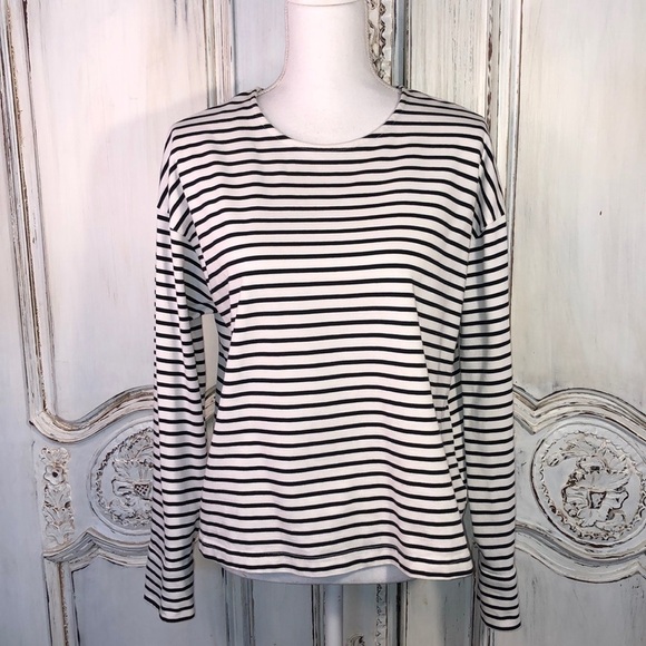 Who What Wear Classic Black and White Stripe Round Neck Top Size Small - Picture 1 of 8